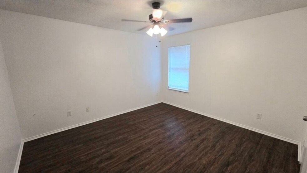 Building Photo - 2817 Island Wren Dr