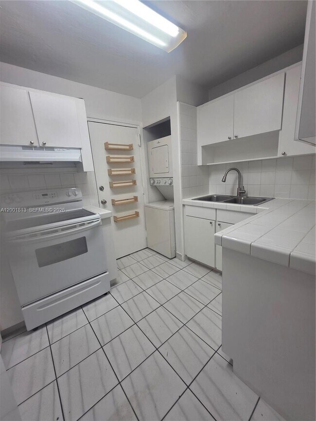 Building Photo - 13700 SW 62nd St