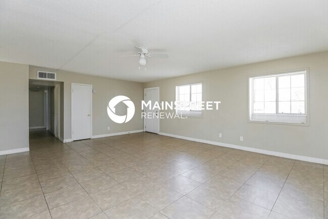 Building Photo - 3 Bedroom Pet-Friendly Home in Glendale, AZ with Main Street Renewal
