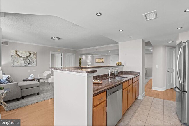 Building Photo - 1220 N Fillmore St