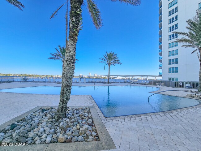 Building Photo - 231 Riverside Dr