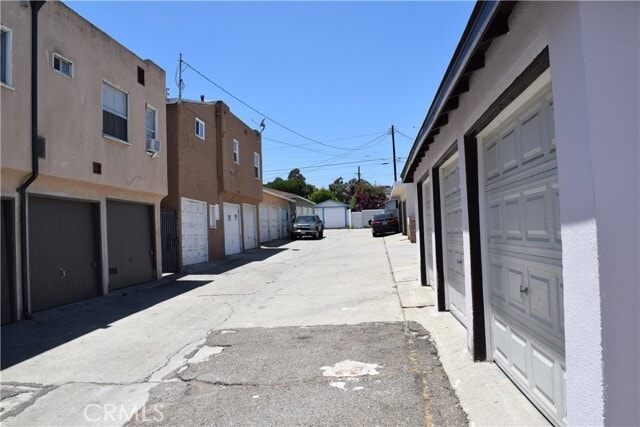 Building Photo - 552 W 22nd St