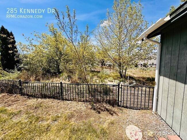 Building Photo - 285 Kennedy Dr