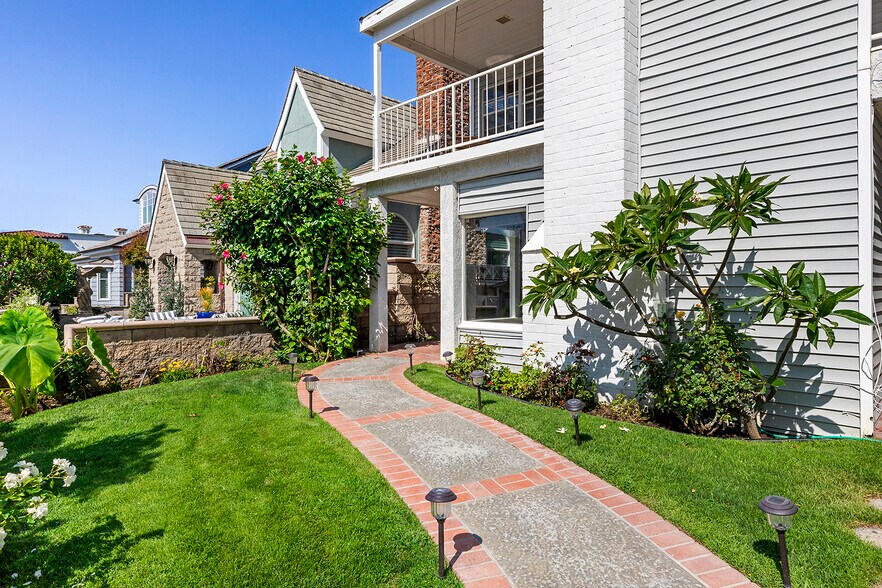 Building Photo - 317 Poppy Ave