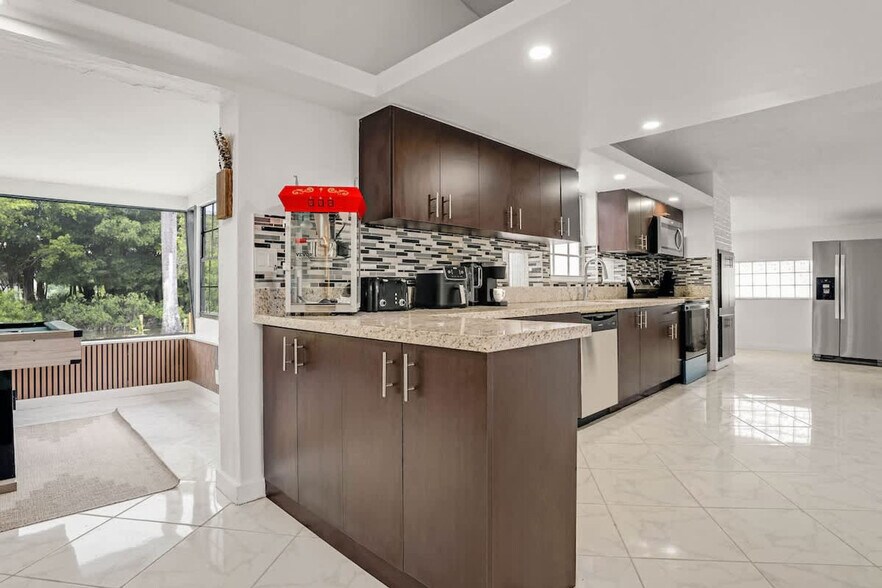 Building Photo - 20140 NE 25th Ct