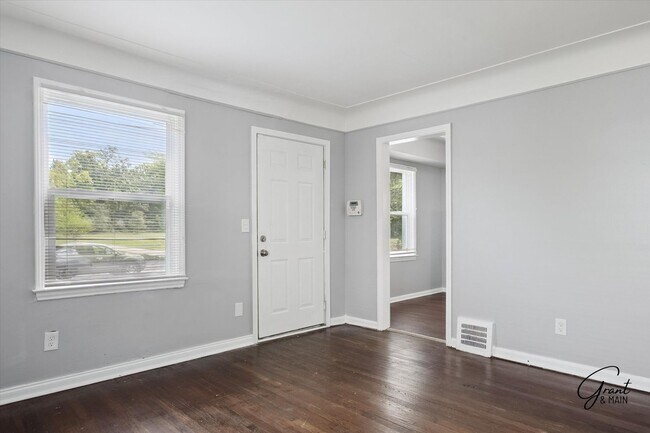 Building Photo - $1300 3 bedroom bungalow
