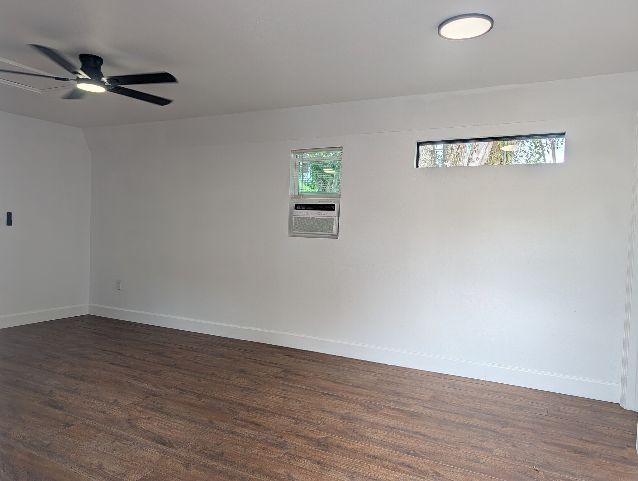 Building Photo - 1909 E 99th Ave