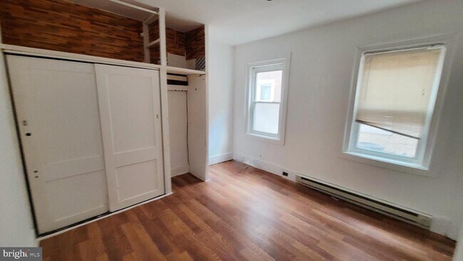 Building Photo - 1249 Shackamaxon St