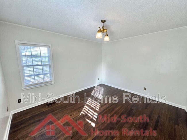 Building Photo - 135 S Greer St