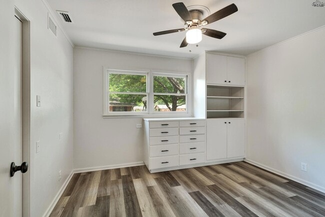 Building Photo - 2108 Granada Dr