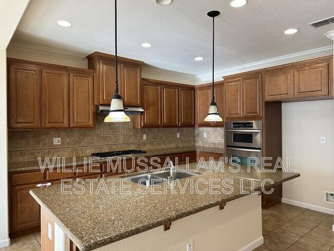 Building Photo - 604 W Sombra Way