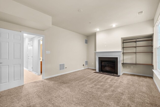 Building Photo - 3 Bedroom 3.5 Bathroom - Wheaton Townhouse...