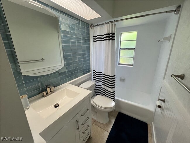 Building Photo - 858 Rose Way