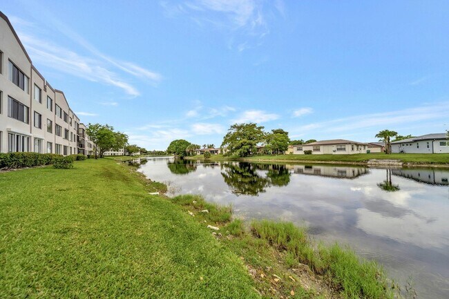 Building Photo - 9485 N Belfort Cir
