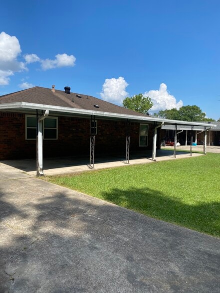 Building Photo - 10937 Carmel Dr