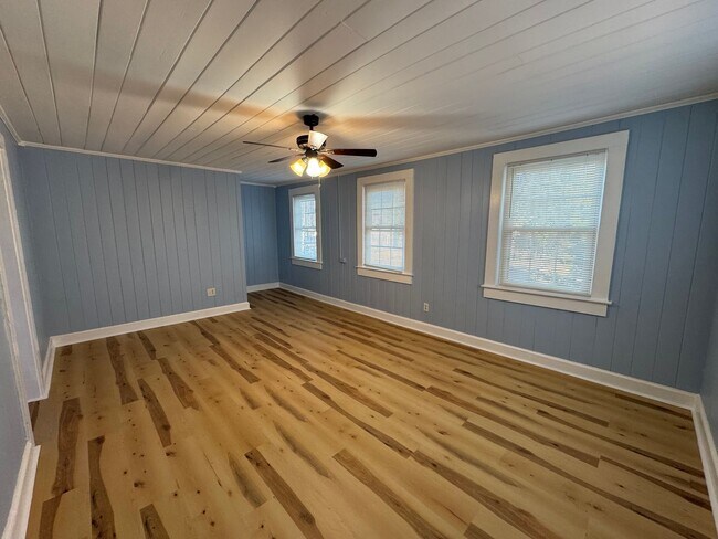 Building Photo - 603 4th Ave N