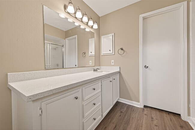 Building Photo - 11923 Briar Forest Dr