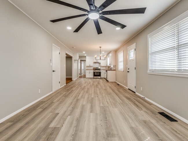 Building Photo - 4967 Princeton Dr