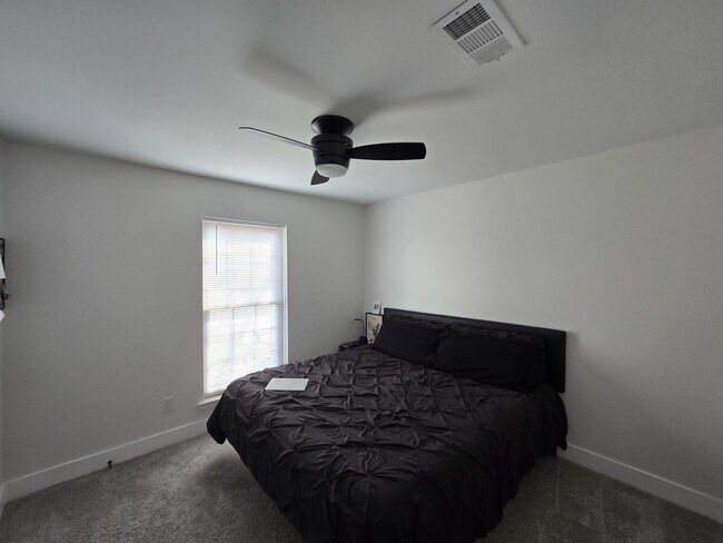 Building Photo - 5509 Edgewater Cir