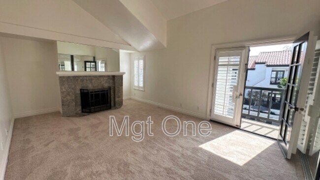 Building Photo - 819 W 15th St