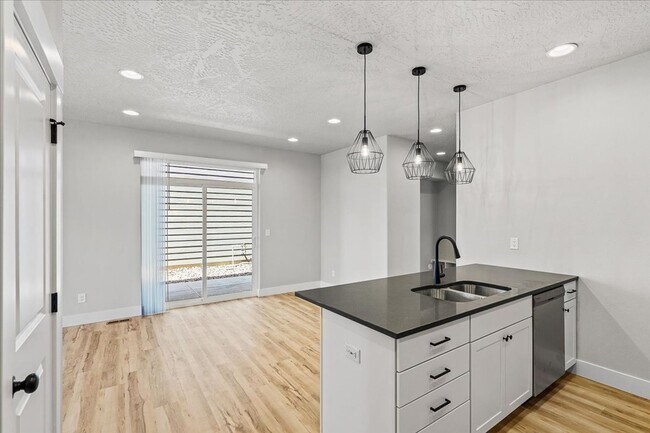 Building Photo - Perfectly designed 5-bedroom, 3-bath single family home