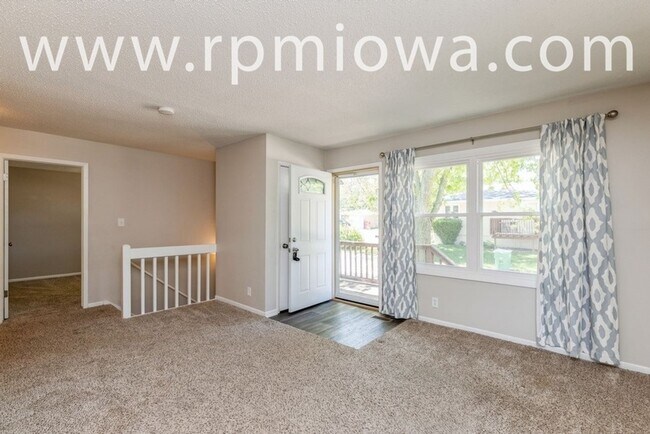 Building Photo - WONDERFUL RANCH HOME!! 2 Bed, 1 Bath Home in Ankeny