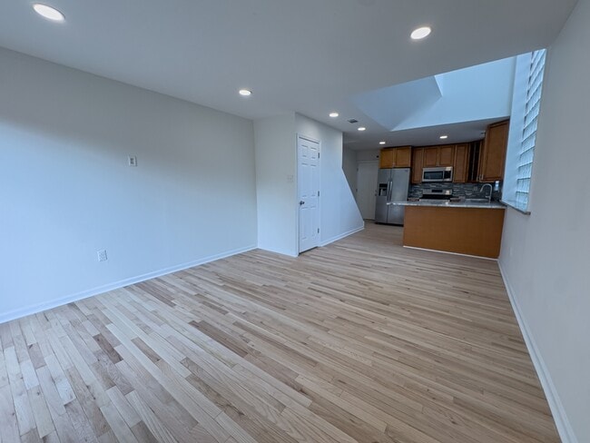 Building Photo - 2036 Wallace St