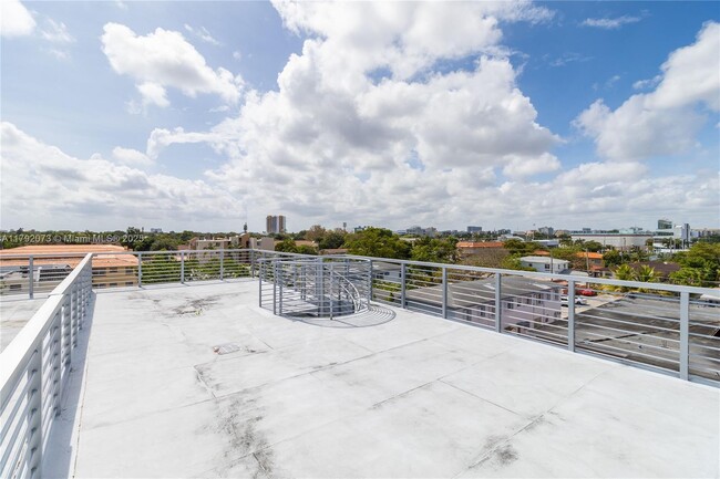 Building Photo - 545 SW 11th St