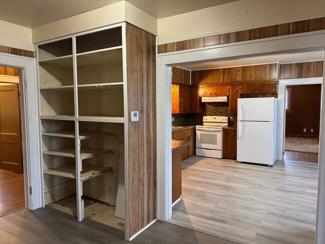 Building Photo - 5 Bed 2 Bath Home w/ 6.14 Acres In Iowa Park ISD.