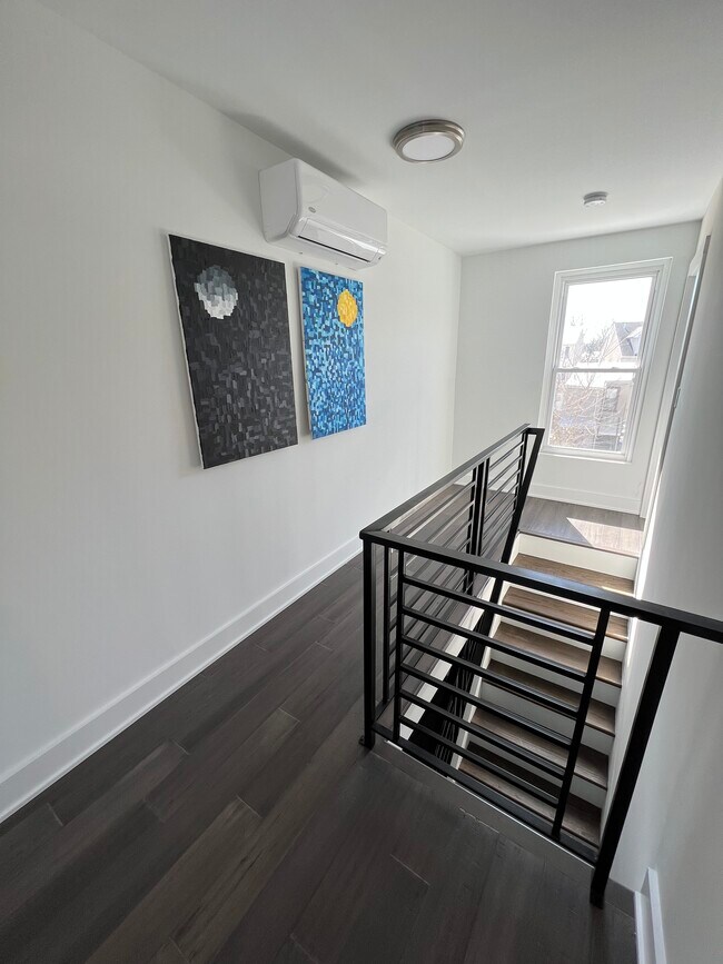 Third floor - 125 Markle St