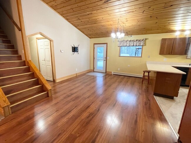 Building Photo - Large 4 Bd, 3 Bath House for Rent in North Pole!