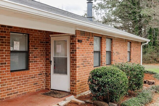 Building Photo - 110 Upland Ct