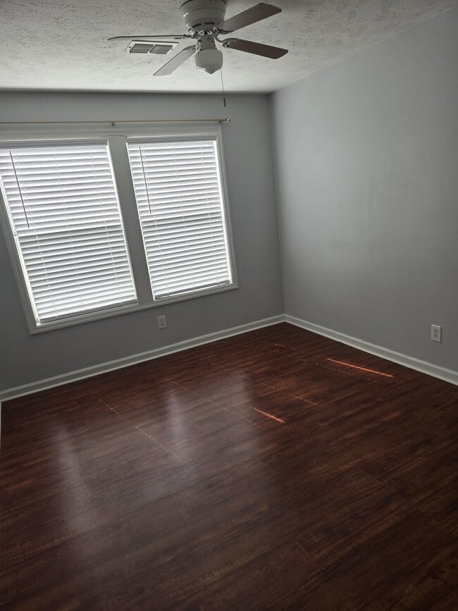 Building Photo - 979 Stewarts Creek Dr