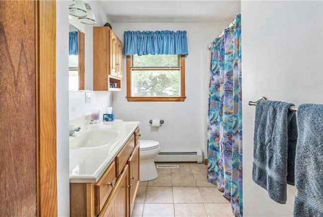 Bathroom 1: Upper Level - 15 Cross St