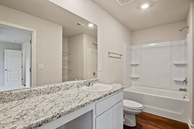 Building Photo - 817 Ashford Dr