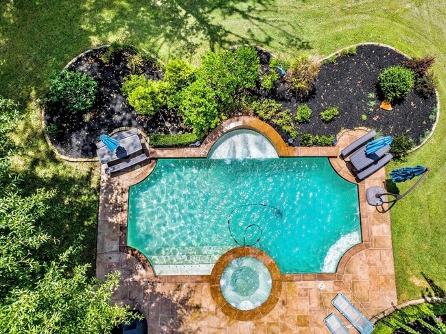 Building Photo - 15216 Saddlewood Dr