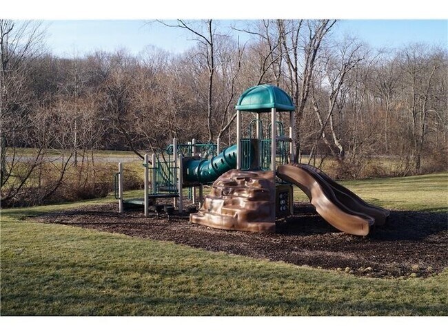 Building Photo - 627 Edison Dr