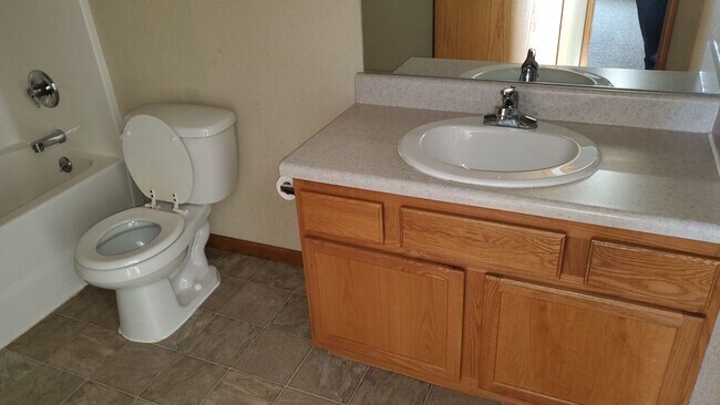 Building Photo - 1622 Clover Dr