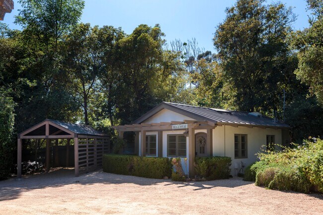Building Photo - 696 Ladera Ln