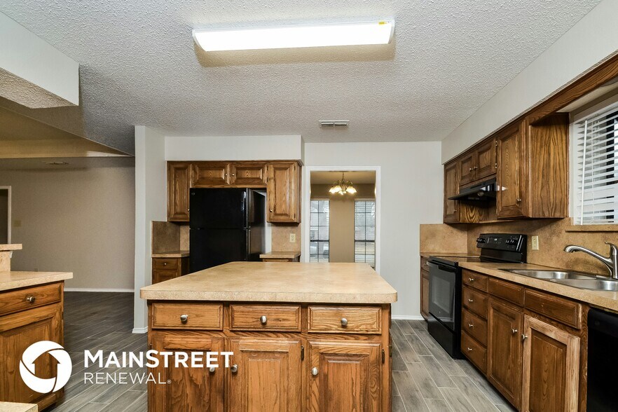 Building Photo - 5617 Bogota Dr