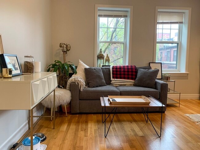 Building Photo - 33 Anderson St