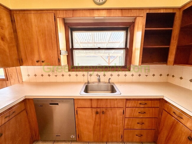 Building Photo - Wow! Amazing 3-bedroom 1-bath house with large fully fenced backyard