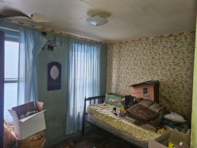 Building Photo - 2424 Broadway St