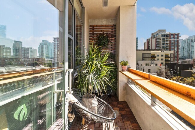 Building Photo - Modern Chic 2 bedroom at M2i