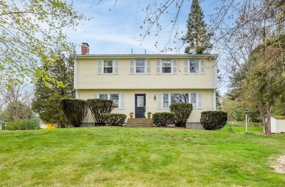 Building Photo - 3 Meadowbrook Rd