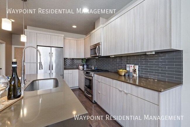 Building Photo - 1415 E Lone Creek Dr