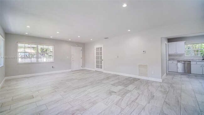 Building Photo - 1115 Madrid St