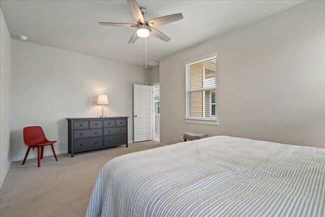 Building Photo - 330 Hortus Dr