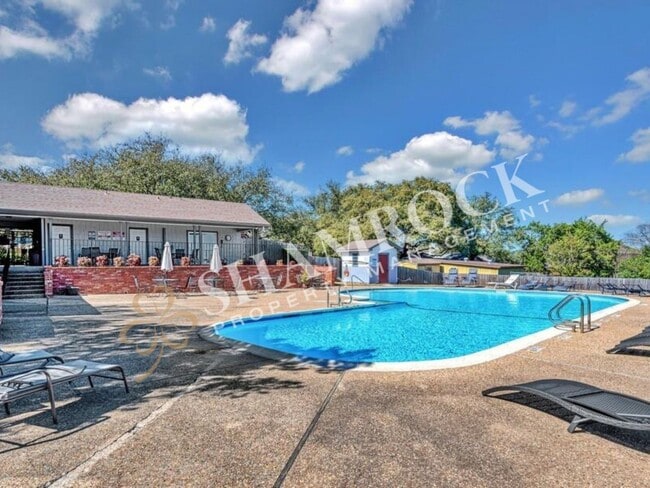 Building Photo - 4613 Westchester Dr