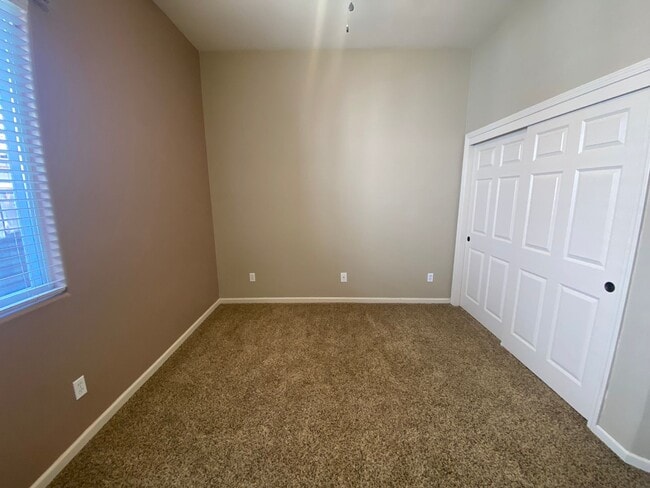 Building Photo - 4 bedroom in Paso Robles